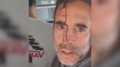 Las imágenes dentro del avión en el que apuñalaron a un piloto