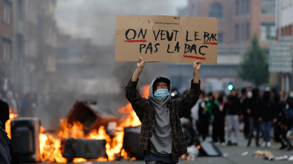Estudiantes endurecen los bloqueos en Francia: rocían con gasolina al director de una escuela